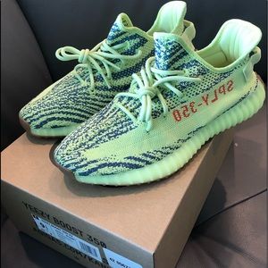 Yeezy 350V2 Sneakers Brand New